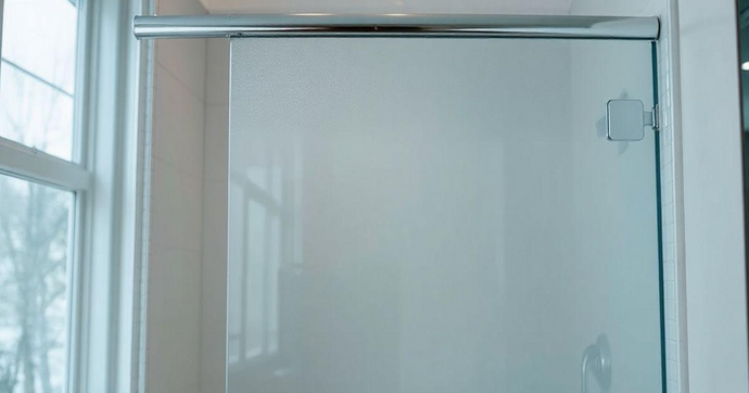 Vidro Jateado para Box de Banheiro: Estilo e Privacidade